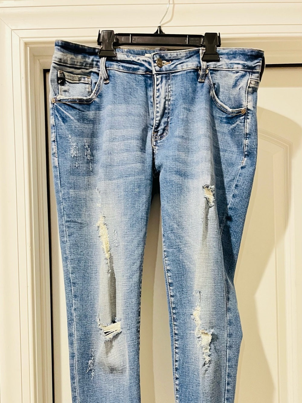 KanCan skinny distressed